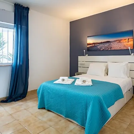 Apartment Charming Beachside W/ Pool By Lovelystay *