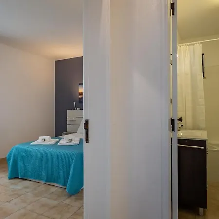 Charming Beachside W/ Pool By Lovelystay *