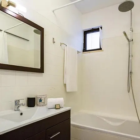 Charming Beachside W/ Pool By Lovelystay *