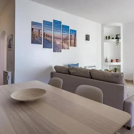 شقة Charming Beachside W/ Pool By Lovelystay البوفيرا