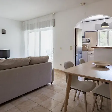 Charming Beachside W/ Pool By Lovelystay * البوفيرا