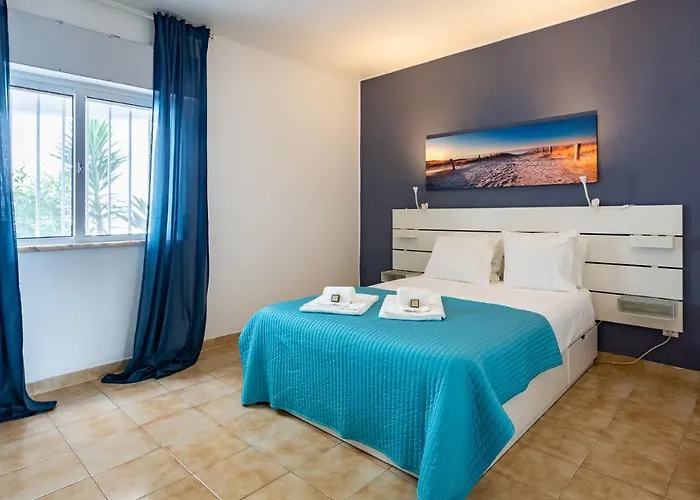 Apartment Charming Beachside W/ Pool By Lovelystay *