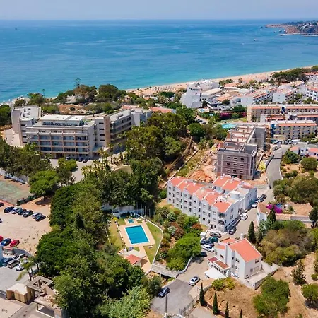 Charming Beachside W/ Pool By Lovelystay Apartmán